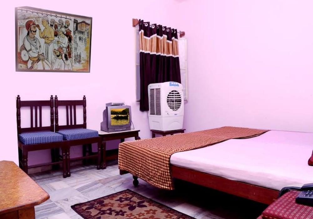 Super Oyo Flagship 72253 Jai Maa Palace Hotel Джайпур Екстериор снимка